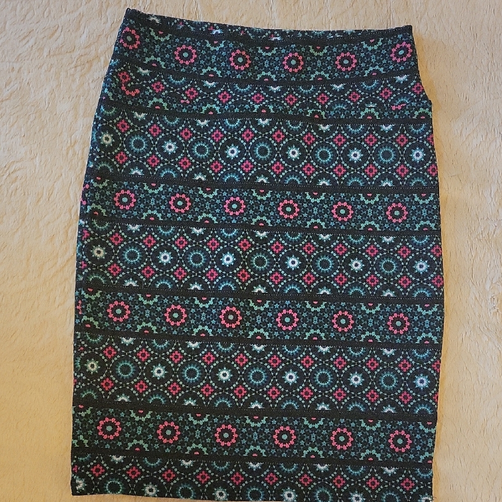 SALE 3 For $20 - LuLaRoe Patterned Pencil Skirt SMALL